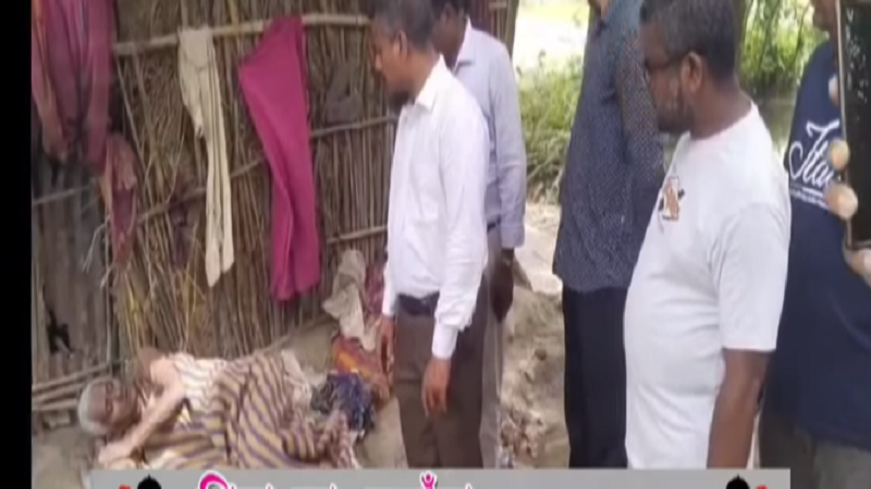 নির্জন পুকুর পারে অসহায় বৃদ্ধার একাকী জীবনযাপন 